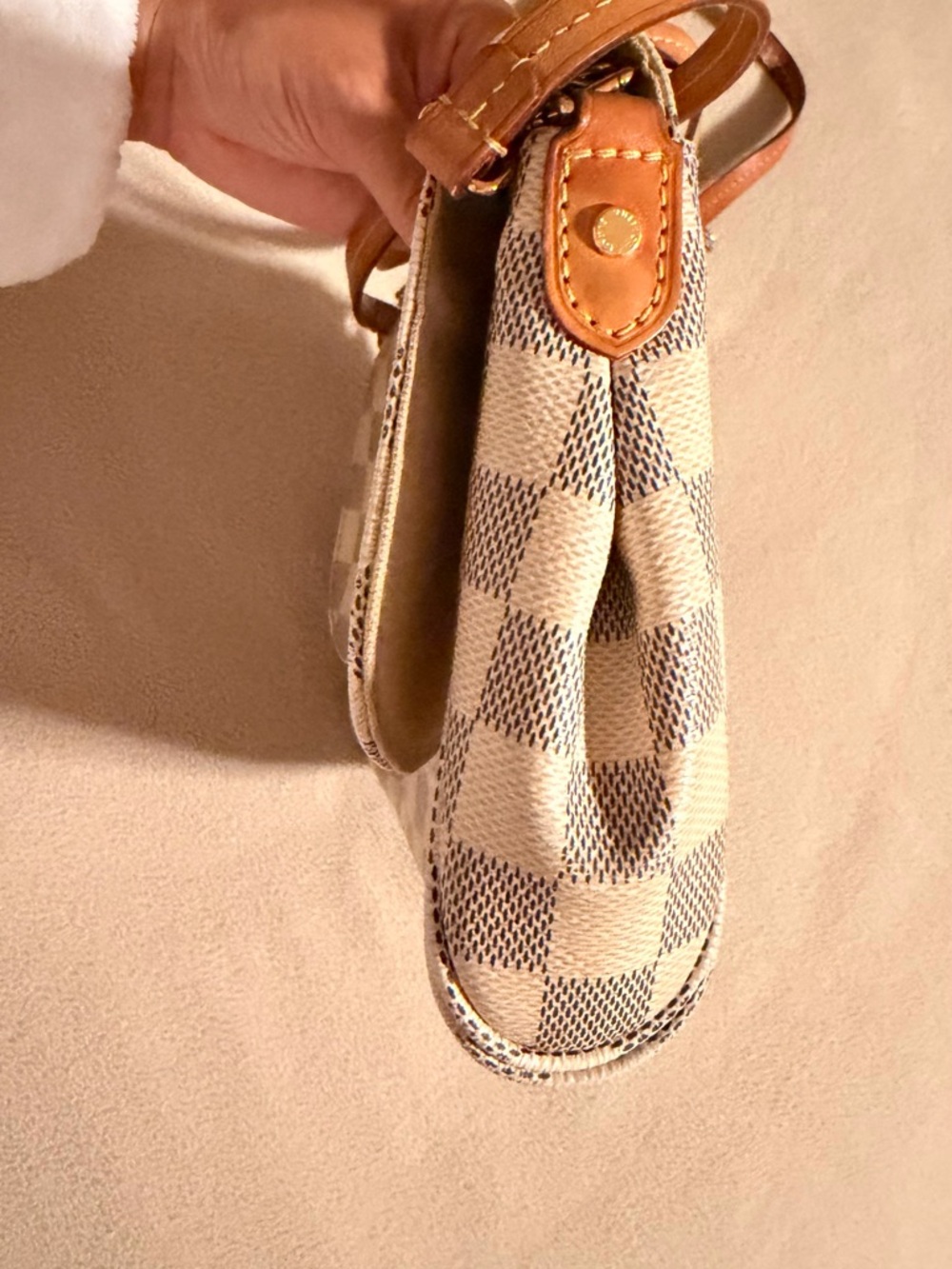 Louis Vuitton Damier Azur Crossbody Bag - Cream and Gray - Picture 5 of 7